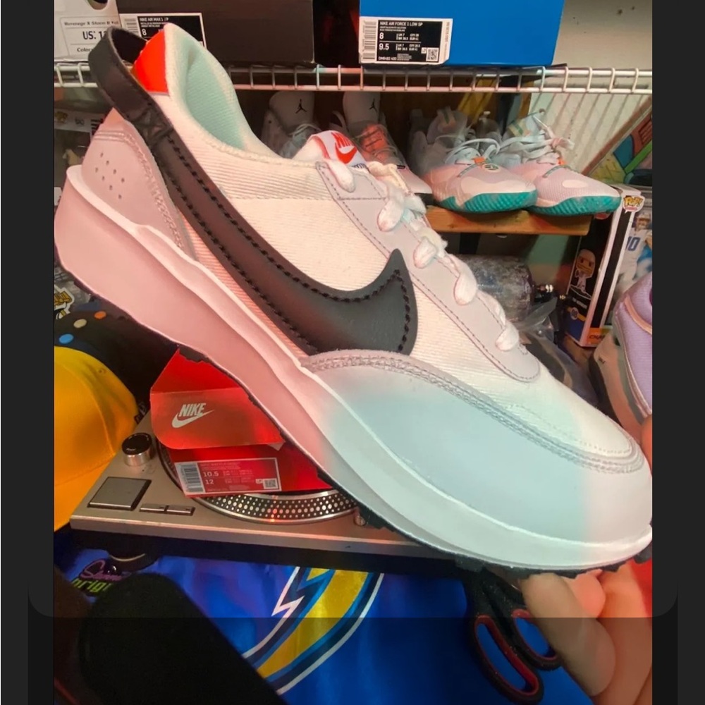 Nike White and Black Sneakers